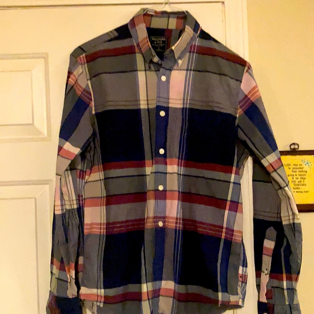 Men’s button down multi plaid EUC casual shirt.